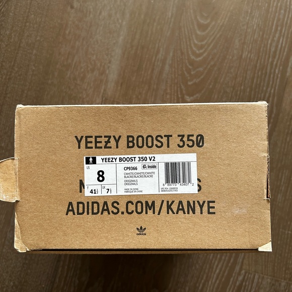 adidas Yeezy Boost 350 V2 - Picture 2 of 7